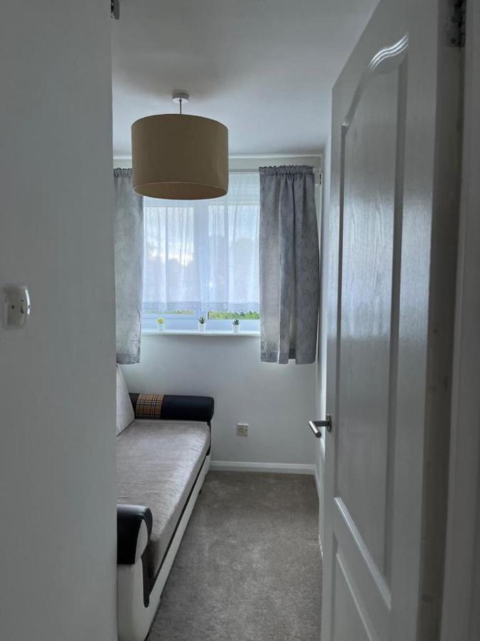 3 Bed House In Walsall, Perfect For Contractors & Leisure & Free Parking Zewnętrze zdjęcie