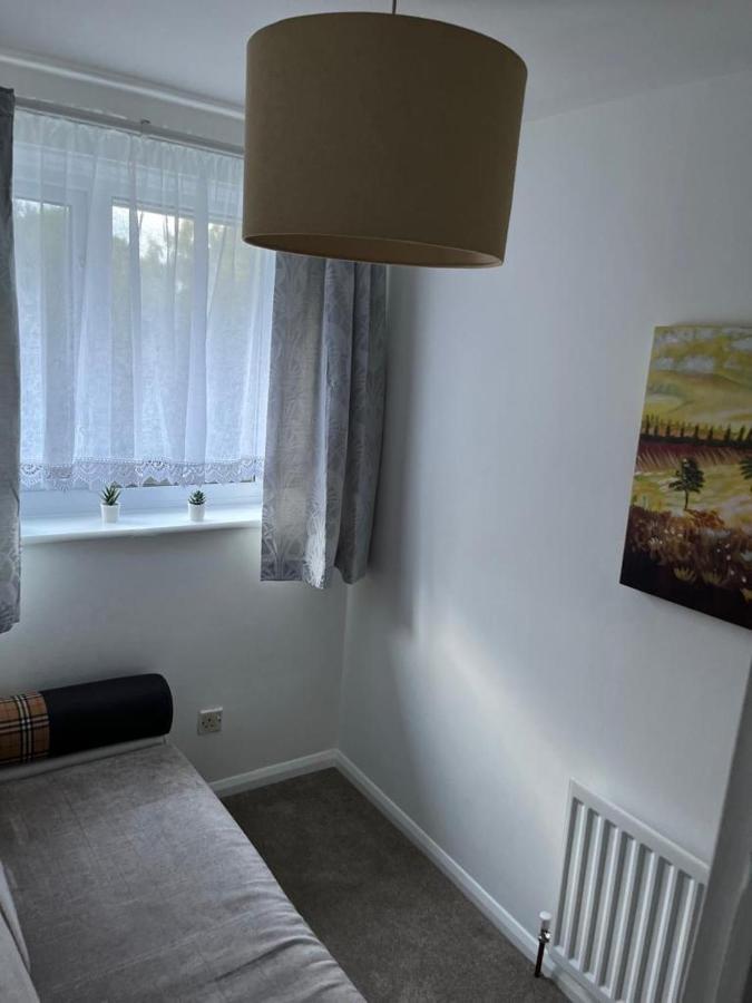 3 Bed House In Walsall, Perfect For Contractors & Leisure & Free Parking Zewnętrze zdjęcie