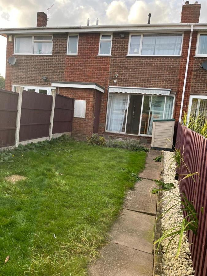 3 Bed House In Walsall, Perfect For Contractors & Leisure & Free Parking Zewnętrze zdjęcie