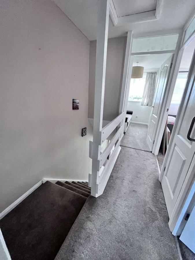 3 Bed House In Walsall, Perfect For Contractors & Leisure & Free Parking Zewnętrze zdjęcie